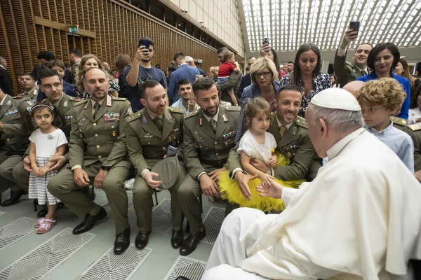 Pope Francis Thanks Army Brigade for Protecting Pilgrims to the Vatican