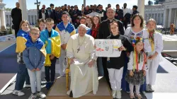 Pope Francis’ general audience in St. Peter’s Square, April 27, 2022. Vatican Media.