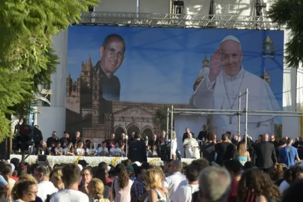 "All the way in love": Pope Francis Praises Example of Mafia-slain Priest