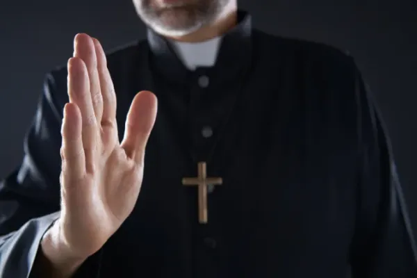 90 Catholic Priests, Scholars Ask Church Leaders to Oppose Same-sex Blessings