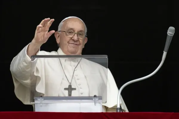 Pope Francis Calls for "paradigm shift" in Theology for World of Today