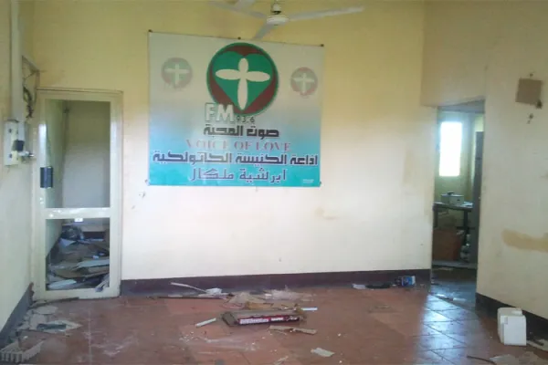 Evidence of vandalism and looting at Sout al Mahaba Radio of the diocese of Malakal, South Sudan. / Sr. Elena Balatti, CMS