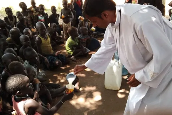 Hundreds of Children in South Sudan Receive Food Aid from Lay Italian Missionaries