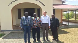 Fr. Emmanuel Chimombo (extreme right), Prof. Klaus Vellguth (next) at Good Shepherd Peace Center, Juba, South Sudan / Fr. Emmanuel Chimombo, AMECEA