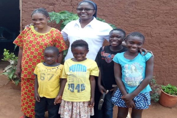 Sr. Catherine Mutindi Kivutui, member of Our Lady of Charity of the Good Shepherd together with some of the the vulnerable children under her program at Bon Pasteur Kolwezi in DR Congo / Sr. Catherine Mutindi