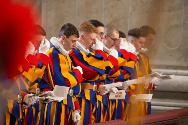 "Always generous and diligent”: Pope Francis Welcomes Vatican’s New Swiss Guard Recruits