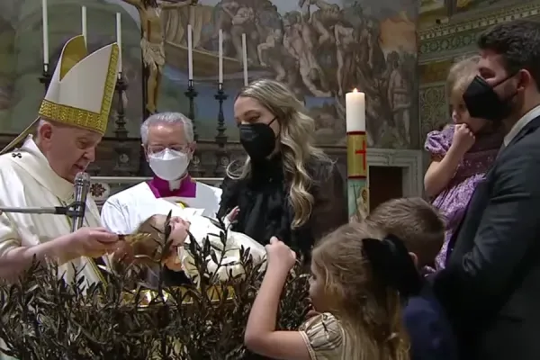 Pope Francis Baptizes Babies in Sistine Chapel for 1st Time Since COVID-19 Pandemic