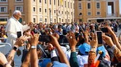 Saint Josemaría Escrivá inspired and promoted UNIV, an international meeting of young university students seeking to deepen their faith. Since 1968, thousands of students travel to Rome every Holy Week for this purpose. / Crédit: Ágatha Depiné / Unsplash