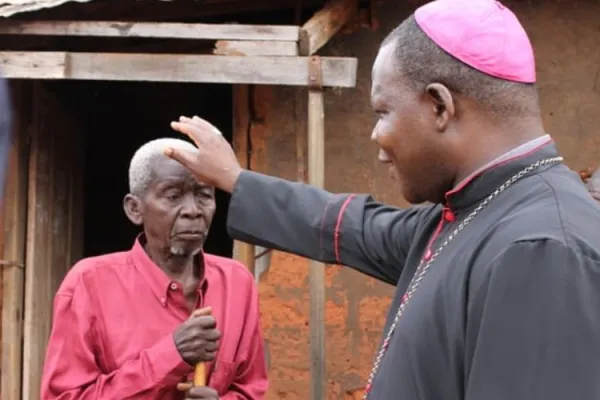 Cardinal Touring War-Torn Communities in CAR to Instil Hope among “abandoned” Villagers