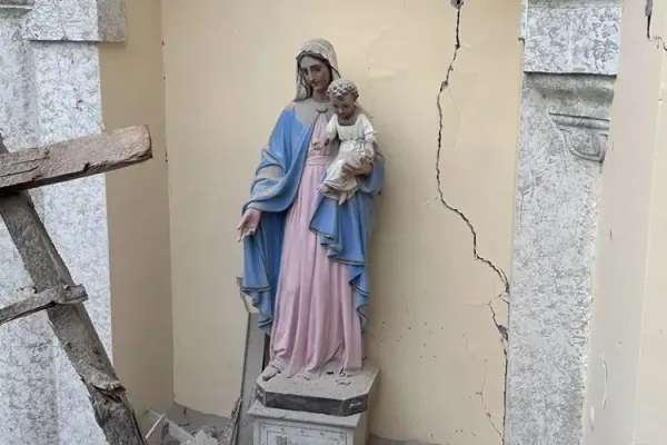 Statue of Mary Untouched in Earthquake that Demolished Cathedral in Turkey