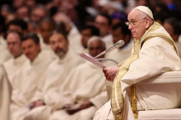 Pope Francis at Easter Vigil: "Rediscover the grace of God’s resurrection within you"