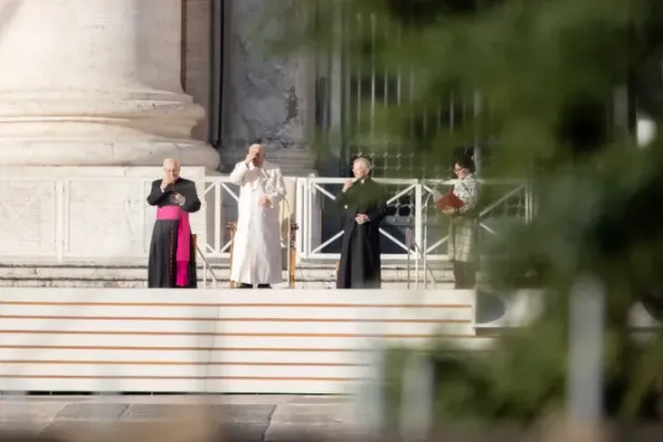 Pope Francis praying at the general audience on St. Peter's Square | Daniel Ibáñez / CNA