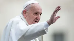 Pope Francis greets pilgrims in St. Peter's Square on Feb. 26, 2020. / Daniel Ibáñez/CNA.