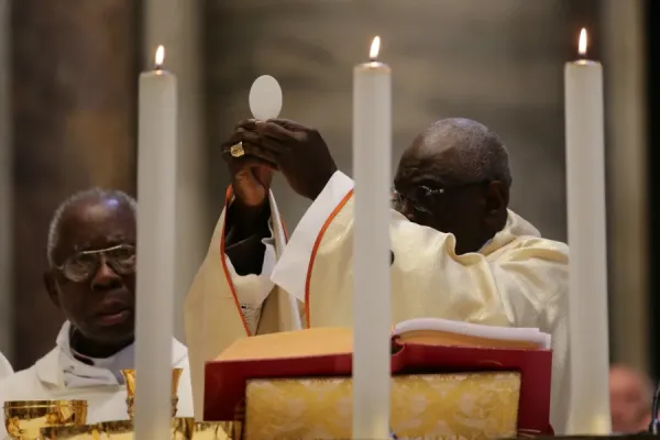 Cardinal Robert Sarah celebrates Mass in St. Peter's Basilica Sept. 28, 2019. Credit: Evandro Inetti/CNA