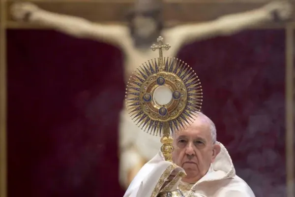 Eucharistic adoration following the pope's Corpus Christi Mass June 14, 2020. Credit: Vatican Media/CNA.