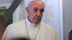 Pope Francis aboard a flight from Italy to Ecuador July 5, 2015. Credit: Alan Holdren/CNA.