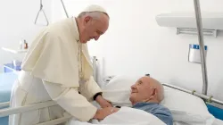 Pope Francis visits the San Raffaele Borona assisted living home in Rieti, Italy Oct. 4, 2016. Credit: Vatican Media/CNA