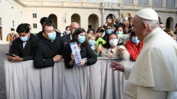 Pope Francis greets pilgrims wearing face masks at the general audience Sept. 30, 2020. Credit: Vatican Media.