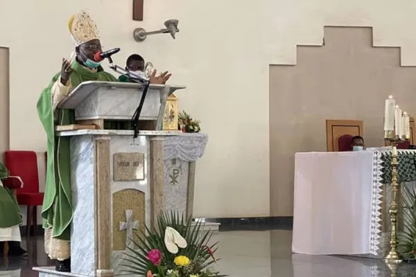 Archbishop Ignatius Kaigama during Mass at Our Lady Queen of Nigeria Pro-Cathedral of Abuja Archdiocese 14 February 2021 / Archbishop Ignatius Kaigama/Facebook Page