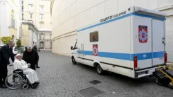 Pope Francis blesses small mobile medical unit being donated to Ukraine. / Credit: Dicastery for the Service of Charity