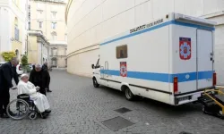 Pope Francis blesses small mobile medical unit being donated to Ukraine. / Credit: Dicastery for the Service of Charity