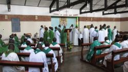 Parish Priests in the Archdiocese of Bukavu, DR Congo queue to sign Code of good governance / Archdiocese of Bukuva, DR Congo