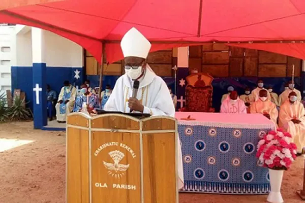 Bishop Alfred Agyenta addressing the faithful during the climax celebration to mark the Silver Jubilee of Our Lady Queen of Africa (OLA) Bolgatanga Parish of Ghana’s Navrongo-Bolgatanga Diocese on 16 May 2021. Credit: Courtesy Photo