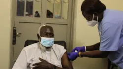 Bishop emeritus Paride Taban of South Sudan's Torit Diocese receiving the COVID-19 vaccine. Credit: ACI Africa