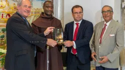 Br. Peter Mokaya Tabichi receiving the 2020 Ahimsa Award.