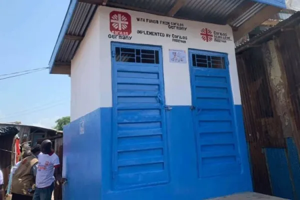 One of the toilets offered by Caritas Freetown to the Culvert Slum Community in Sierra Leone. / Caritas Freetown