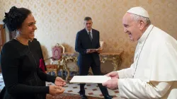 Chiara Porro, Australia's ambassador to the Holy See, presents her credentials to Pope Francis Aug. 27, 2020. / Vatican Media/EWTN.