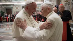 Pope Francis and Pope Emeritus Benedict XVI greet each other at the 65th priestly ordination of Pope Emeritus XVI at the Clementine Hall./ © L’Osservatore Romano