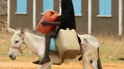 A girl carrying water in Djabal refugee camp, Chad. Credit: JRS