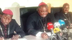 Bishop Antonio Lunguieki (left), Bishop Belmiro Tchissengueti (center) and Bishop Mauricio Camuto (right) during the 28 August press conference. Credit: ACI Africa