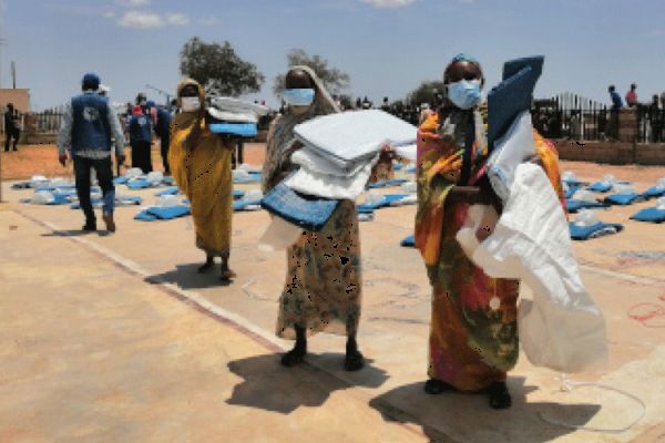 Some of the flood victims in Sudan receive aid provided by Cooperazione Internazionale (COOPI). / Cooperazione Internazionale (COOPI)