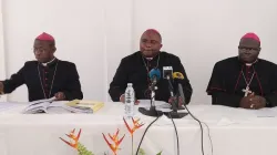 CEAST spokesperson, Bishop Belmiro Cuica Chissengueti (center) during the September 28 press conference. Credit: ACI Africa