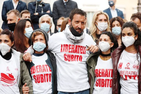 Relatives of 18 fishermen detained in Libya and Marco Marrone the owner of one of the boats seized, are seen during a protest demanding the release of the sailors, in front of parliament, in Rome, Italy. / Reuters.