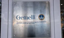 A sign at the “popes’ hospital,” Gemelli Hospital in Rome. / Credit: Daniel Ibañez/CNA