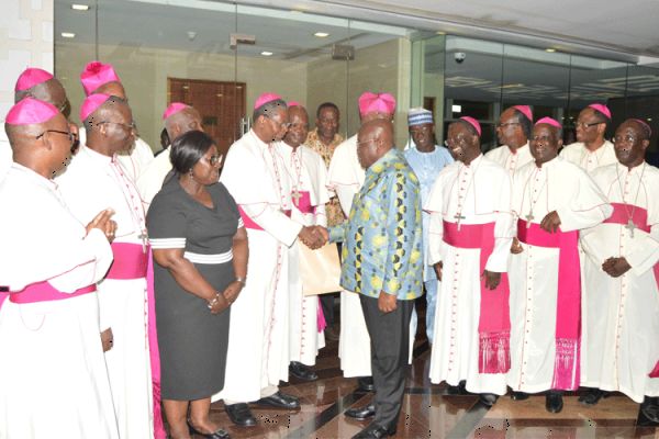 Archbishop Philip Naameh, President of the Ghana Catholic
Bishops’ Conference in a handshake with President Nana Addo-Dankwa Akufo-Addo during a visit of the Bishops to the President at the Seat of Government. / Ghana Catholic Bishops’ Conference (GCBC)