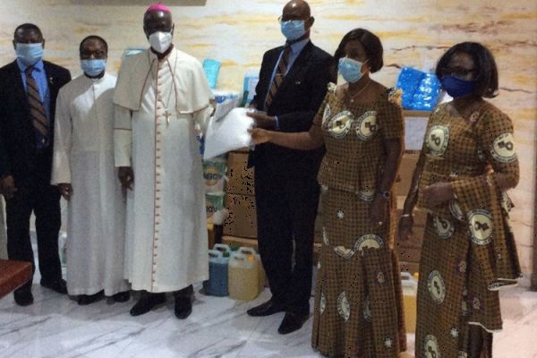 Archbishop John Bonaventure Kwofie of Accra receiving Personal
Protective Equipment (PPE) from Major-General Peter Sangber-Dery, the Supreme Subordinate President of the Knights of St. John International in Ghana at a ceremony at the National Catholic Secretariat, Accra on June 23, 2020. / Department of Social Communications, NCS, Accra