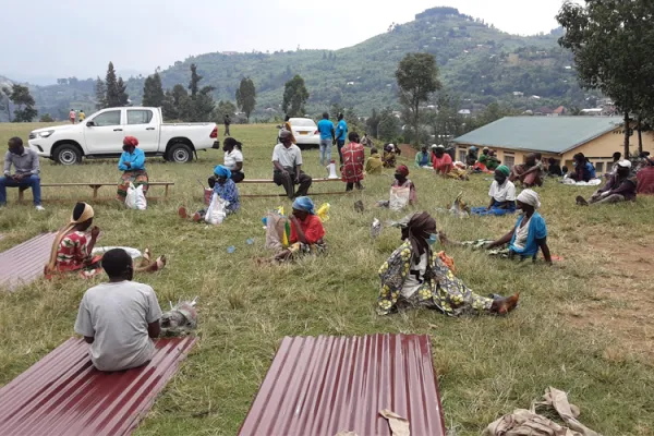 Caritas Nyundo’s distribution of shelter materials following the eruption of Mt Nyiragongo. Credit: Caritas Nyundo Diocese