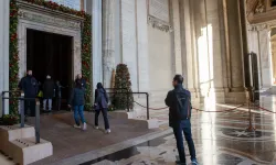 Pilgrims cross the Holy Door of St. Peter’s Basilica in the Vatican on Dec. 25, 2024. / Credit: Daniel Ibáñez/EWTN News