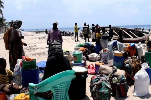 Some internally displaced persons at Paquitequete beach in Pemba Diocese.