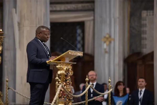 International Rosary: Fr. Roger Wawa, Director of Radio Maria DR Congo leading a decade of the rosary dedicated to Africa at St. Mary Major Basilica on October 7, 2019 / World Family of Radio Maria