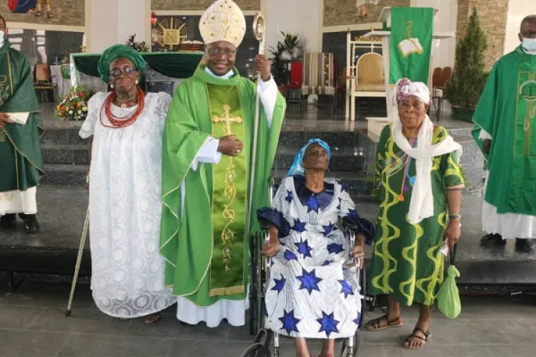 Archbishop Ignatius Kaigama with some elderly women. Credit: Archdiocese of Abuja