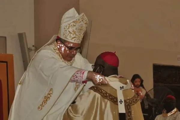 Archbishop Anthonio Guido Fillipazzi, Apostolic Nuncio in Nigeria conferring the pallium on the Local Ordinary of Nigeria’s Abuja Archdiocese, Archbishop Ignatius Kaigama during Mass at Our Lady Queen of Nigeria, Pro-Cathedral Thursday, August 27, 2020. / Archdiocese of Abuja