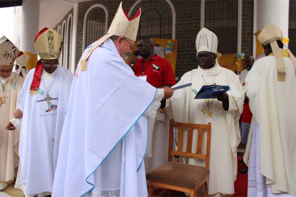 Bishop Maurice Crowley (L)  hands over his signed copy of the anti-corruption declaration to KCCB Chairman, Archbishop Philip Anyolo / ACI Africa