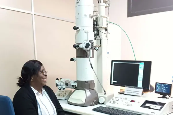 Microbiologist Chiaka Anumudu, a beneficiary of Guadeloupe Scholarships Programme for African women is researching Parasitology, at the University of Valencia. Credit: Harambee Africa International