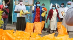 Members of the Congregation of the Little Sisters of Saint Francis (LSOSF) in Kenya donating food items to slum dwellers at St. Mary's Mukuru Parish in the Archdiocese of Nairobi. / Fr. John Munjuri