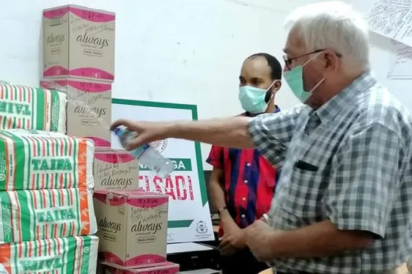 Malindi  Diocesan Administrator, Fr. Albert Buijs blesses items for the vulnerable people in the diocese. Looking on is Executive Secretary of the Catholic Justice and Peace Commission of the diocese, Moses Mpuria / CJPC Malindi/ Moses Mpuria